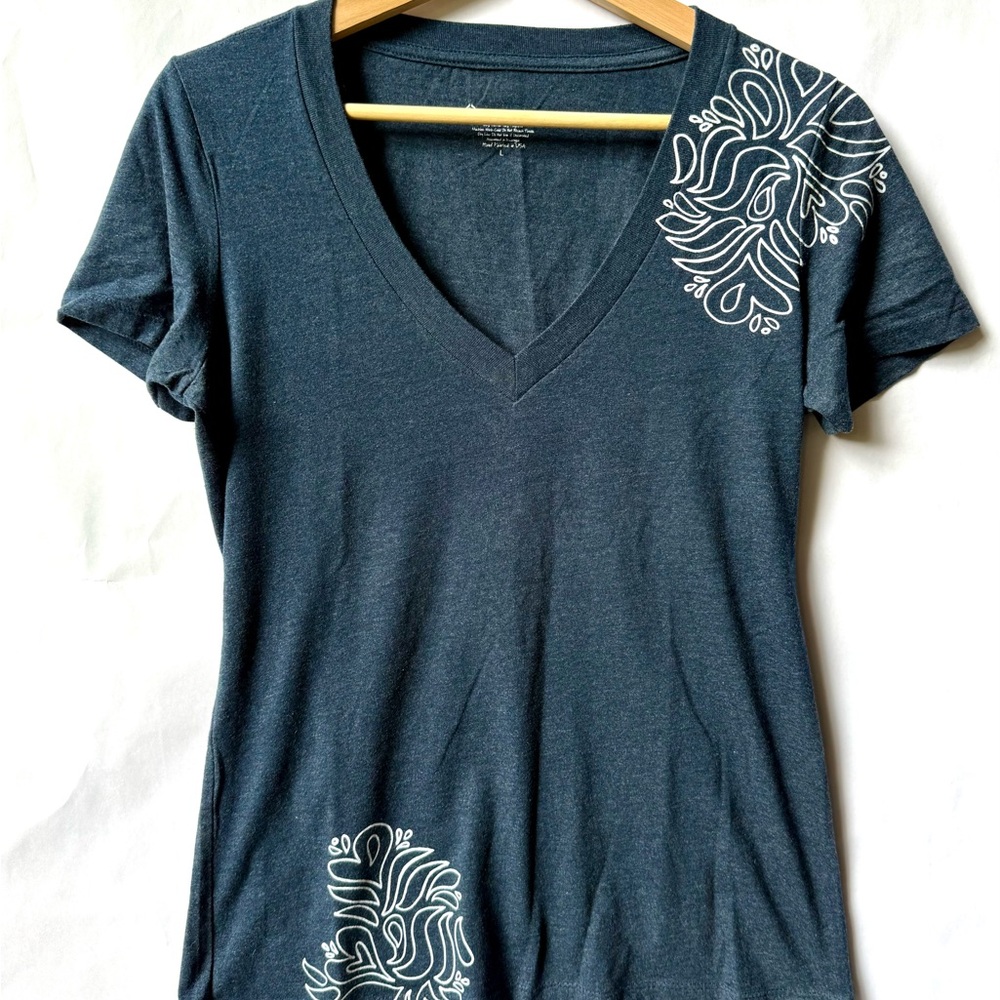Jala Dark Blue V-Neck Women’s Top with White Hawaiian Floral Design